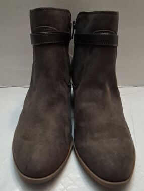 Unisa Size 10M women's dark green/gray Faux Suede Heel Ankle Booties with strap.